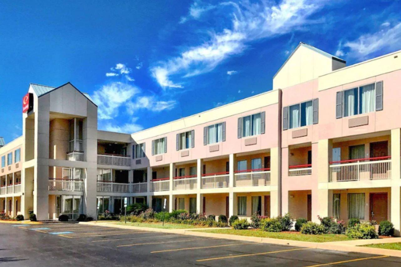 Econo Lodge Willowbrook Exterior photo