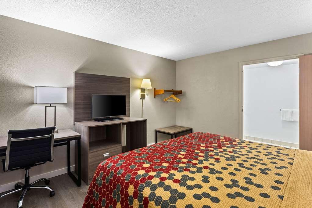 Econo Lodge Willowbrook Room photo
