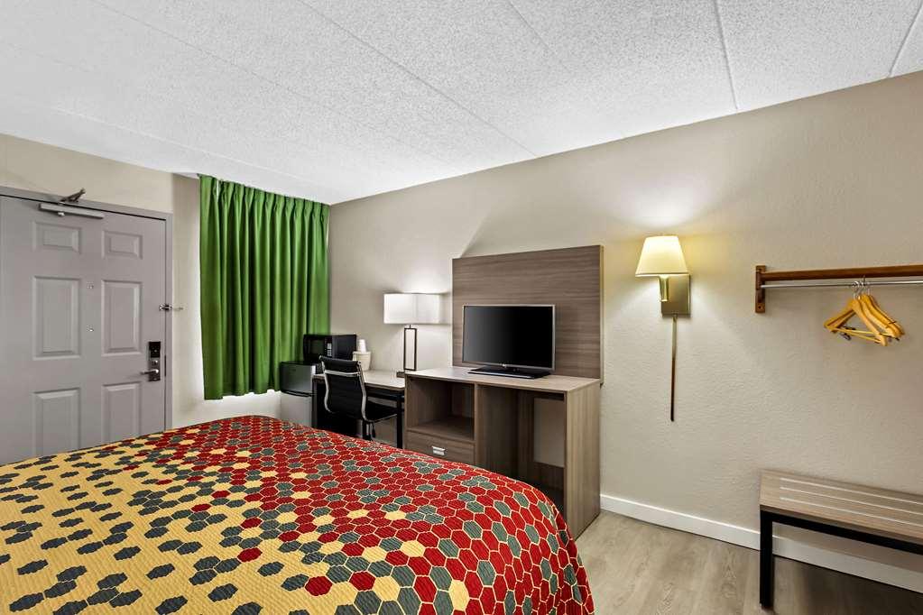 Econo Lodge Willowbrook Room photo