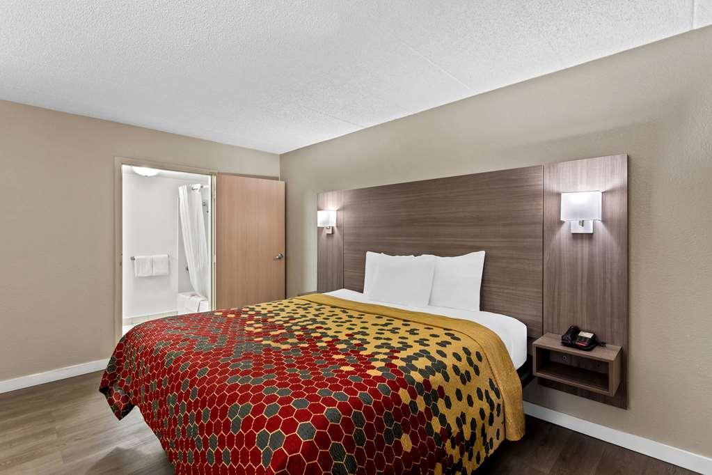 Econo Lodge Willowbrook Room photo