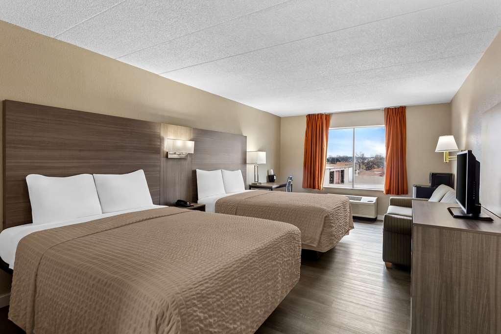 Econo Lodge Willowbrook Room photo