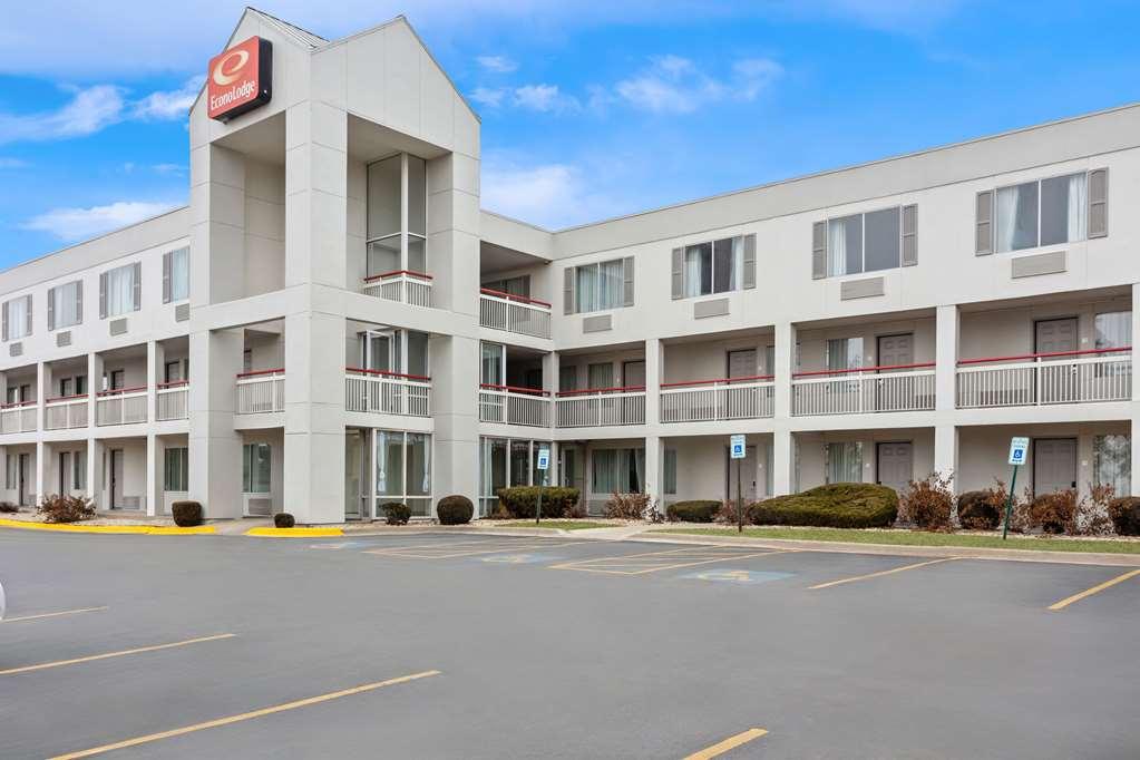 Econo Lodge Willowbrook Exterior photo